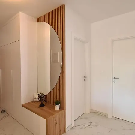 Trstenica Apartament *