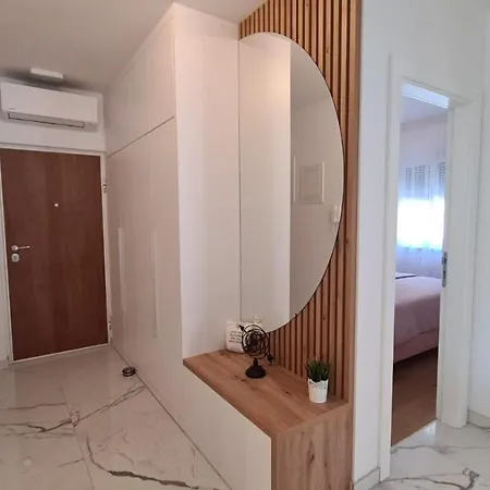 Apartment Trstenica *